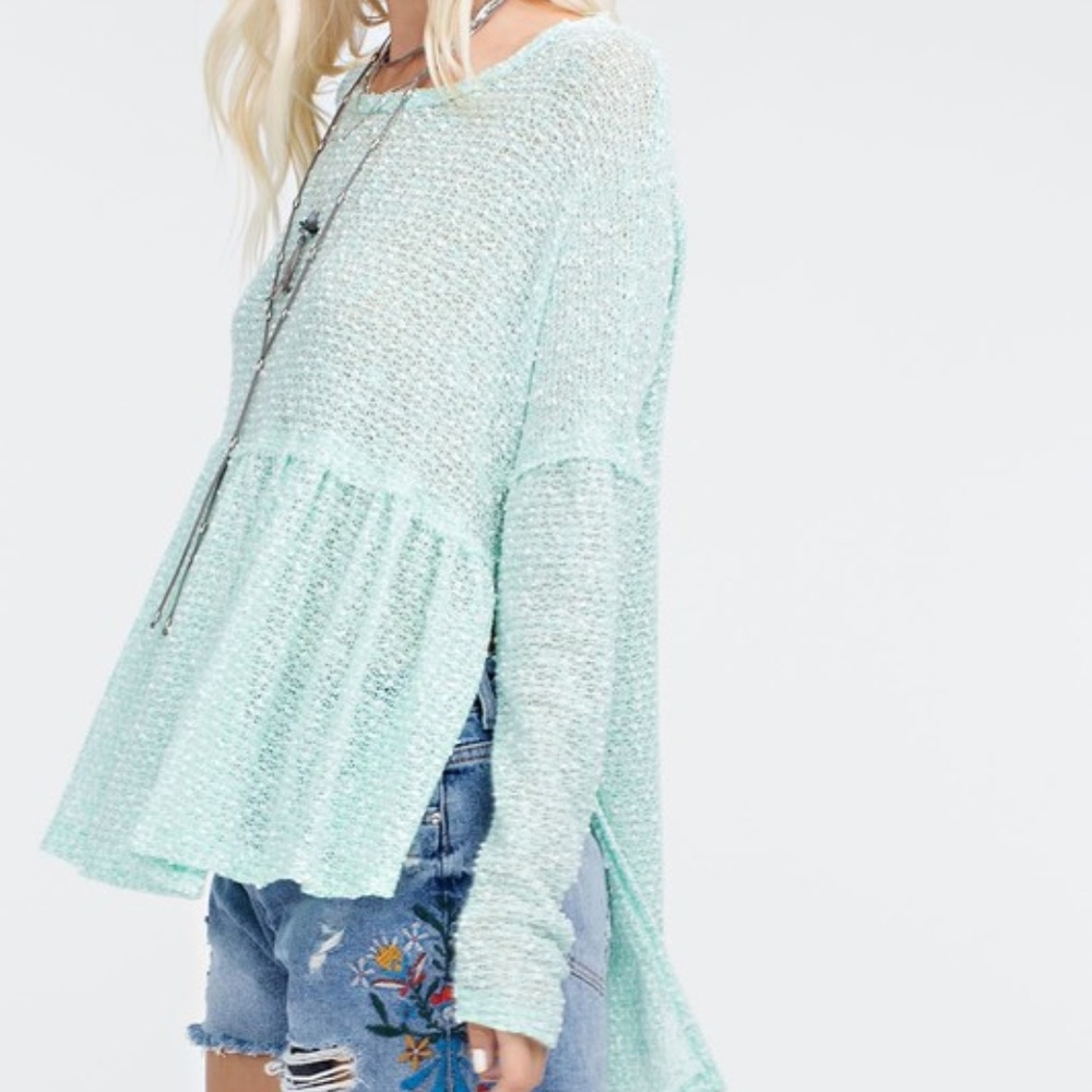 High-Low Ruffle Oversize Top - Picture 2 of 8